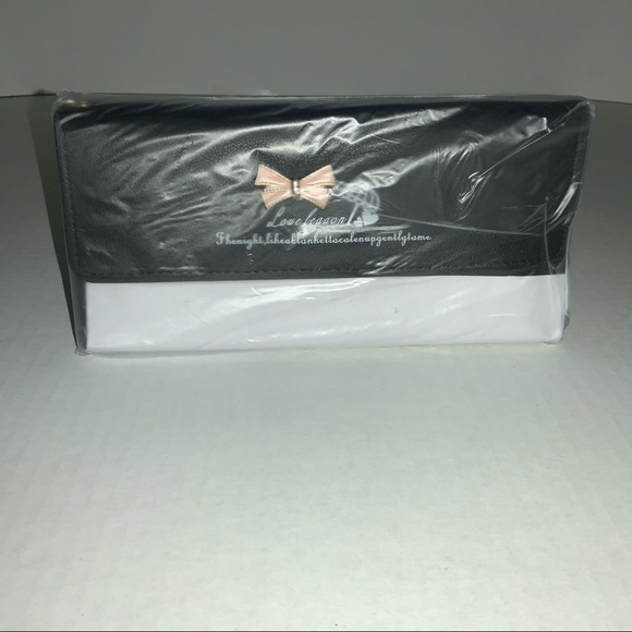 Ladies wallets - Picture 2 of 5